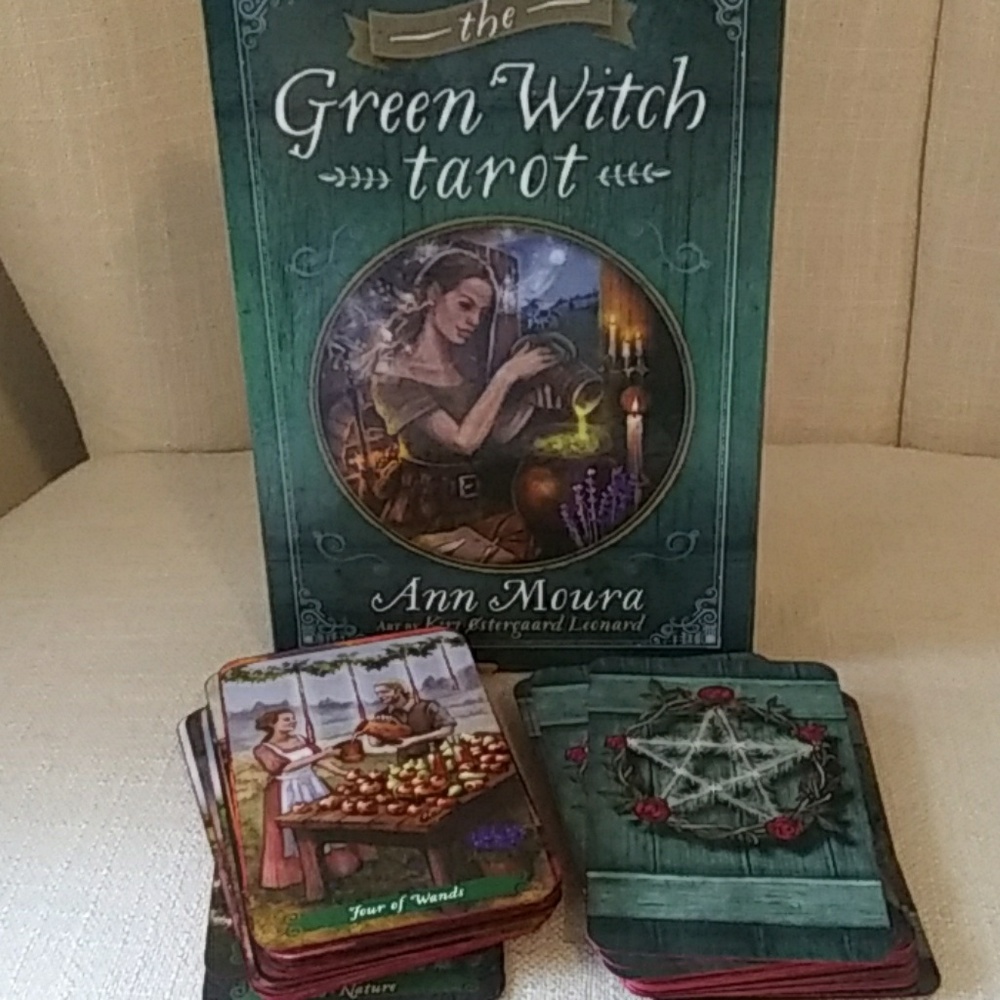 The Green Witch Tarot deck